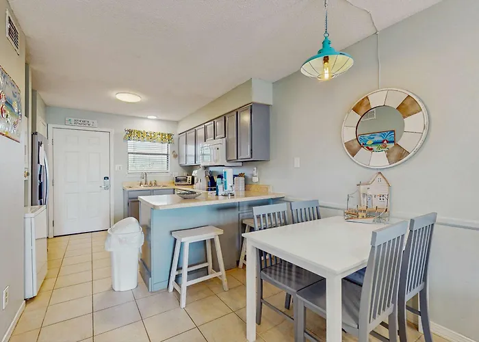 Beachview With Community Pools Grills And Internet Holiday home *