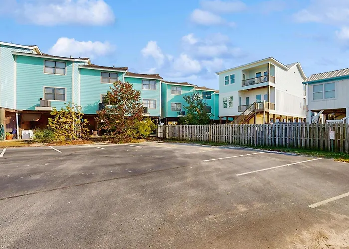 Beachview With Community Pools Grills And Internet Holiday home Gulf Shores